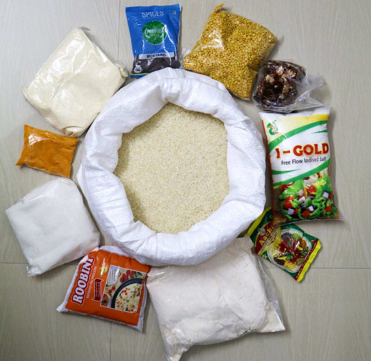 goodnessfdn's tweet photo. #GoodnessFoundation is making meals available for the migrants and daily wage workers during this #covid_19Lockdown.250 families have benefited from the 1st phase of the Family Meal Package distribution.
#Covid19FoodDrive
#FightAgainstCorona #FightTogether #HungerFree #StayHome https://t.co/PcDMXvgFrT