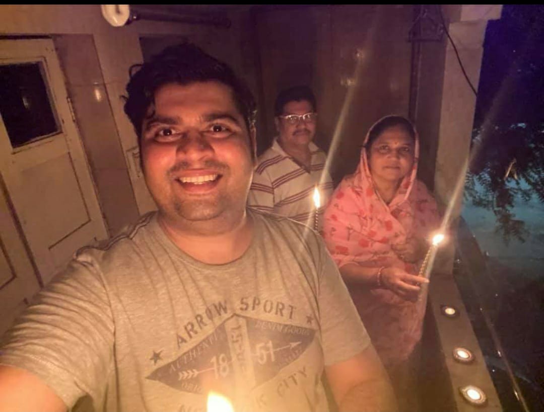 Cadila_Pharma's tweet photo. Yesterday at 9 PM for 9 minutes, the whole country stood united, to fight against the growing pandemic. Cadilians too stood in solidarity in the safety of their homes.
#Cadila #Care #CoronaVirusIndia #COVID19 #9pmfor9mins #fightagainstcoronavirus #fightcovid19 #9PM9MINUTE https://t.co/t3DvRpVhnH