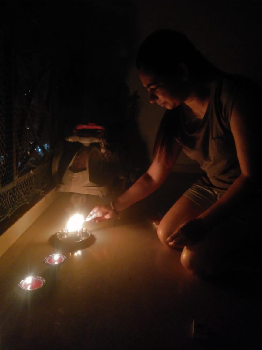 Cadila_Pharma's tweet photo. Yesterday at 9 PM for 9 minutes, the whole country stood united, to fight against the growing pandemic. Cadilians too stood in solidarity in the safety of their homes.
#Cadila #Care #CoronaVirusIndia #COVID19 #9pmfor9mins #fightagainstcoronavirus #fightcovid19 #9PM9MINUTE https://t.co/t3DvRpVhnH