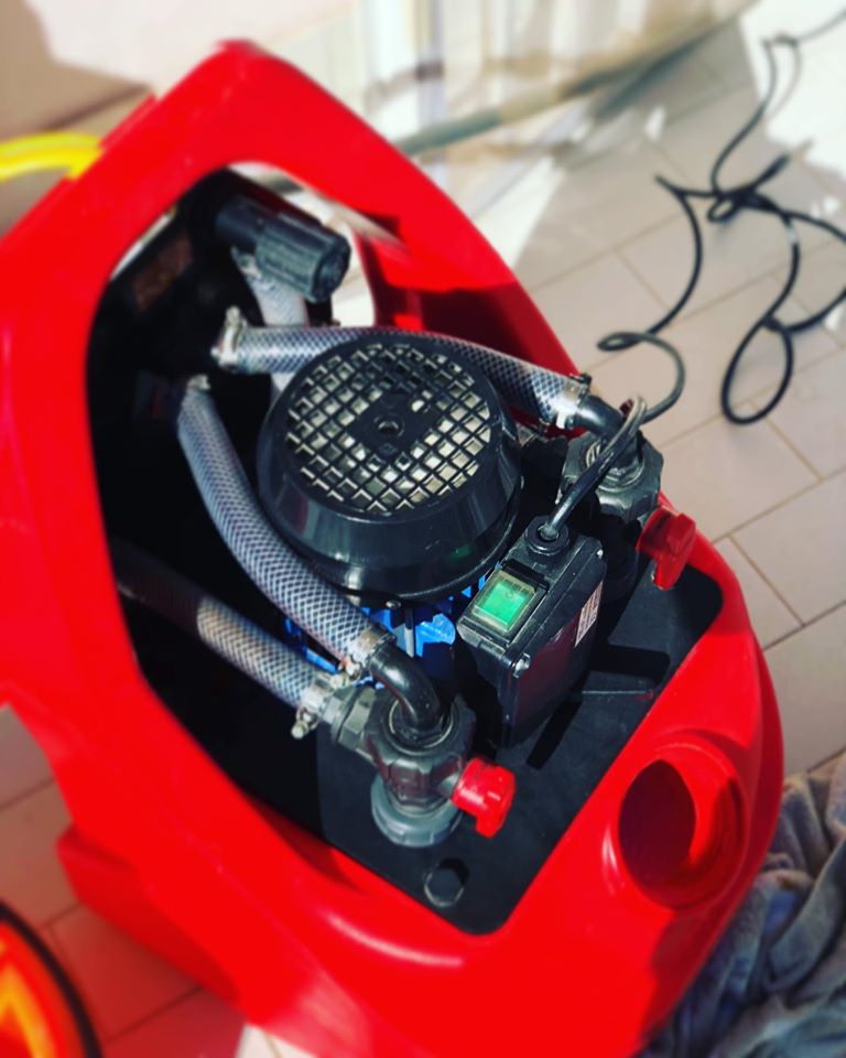 SentinelSol's tweet photo. Proprio perché in emergenza si deve andare sul sicuro (tipo: non uscire più volte del dovuto, fare veloci, fare bene al primo colpo), il #lavaggioimpianto deve essere impeccabile – e con #jetflush #Rapid e #filter, modestamente, lo è! @EurothermNa EurothermNa https://t.co/TQA8Jbobpq