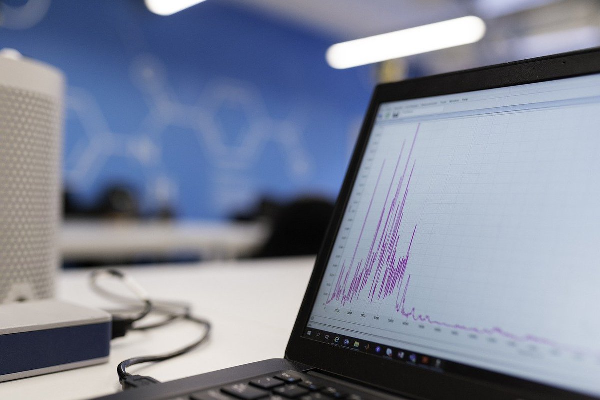  We need a more accurate comparison of how  #COVID19 is affecting mortality around the world.But current reported counts of deaths have limitations, including: Variation in testing coverage Exclusion of persons dying in the communityWhat can be done? Thread 