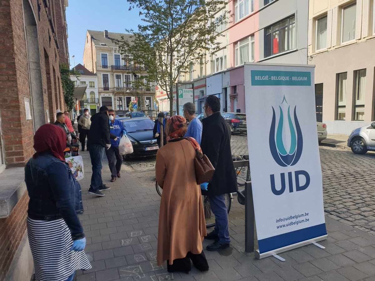 TanerIkiz's tweet photo. 🇹🇷 @U_I_D , Anvers belediyesi ve Al Ikram derneği ile koordineli ihtiyaç sahiplerine kumanya dağıttı
#EvdeKal

🇧🇪 @uidbelgium afdeling Antwerpen, heeft in samenwerking met @Stad_Antwerpen &amp; @Al_IKRAM_ voedingspakketten, uıtgedeeld aan hulpbehoevenden
#blijfbinnen 
@basirhamarat https://t.co/k2HeskZ0CI