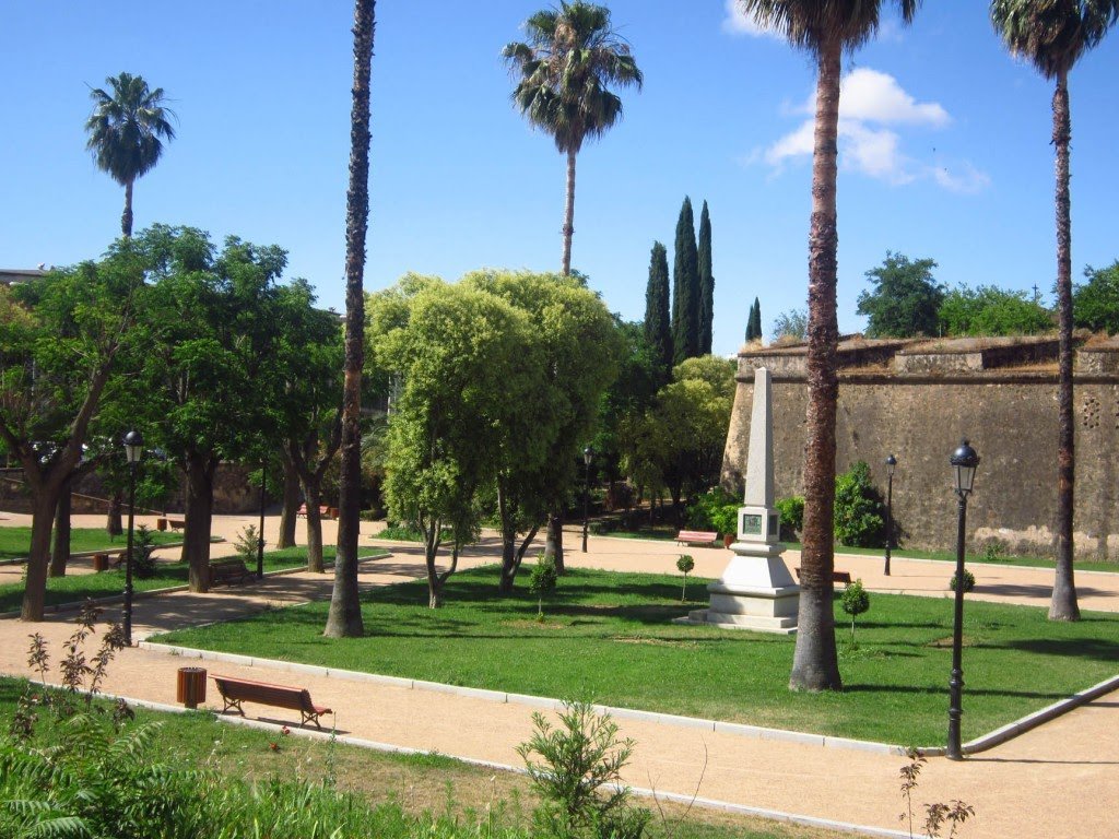 aytodebadajoz's tweet photo. Hoy queremos presentaros las «Visitas temáticas culturales», donde podréis encontrar rutas virtuales para hacer sin salir de casa, y pronto podréis realizar in situ, siguiendo los lugares indicados en el mapa
https://t.co/0scxnr9WPk https://t.co/LbKMLyH8LA