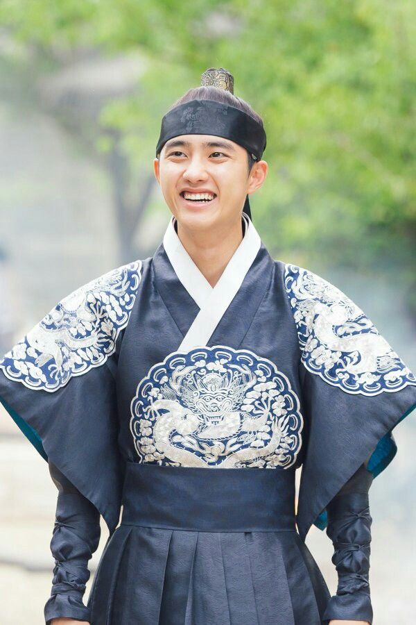 100 Days My Prince Do Kyungsoo (EXO)Lee Yool is the Crown Prince, but he suddenly disappears. He comes back to the palace one hundred days later. What happened to the Crown Prince for the past one hundred days?