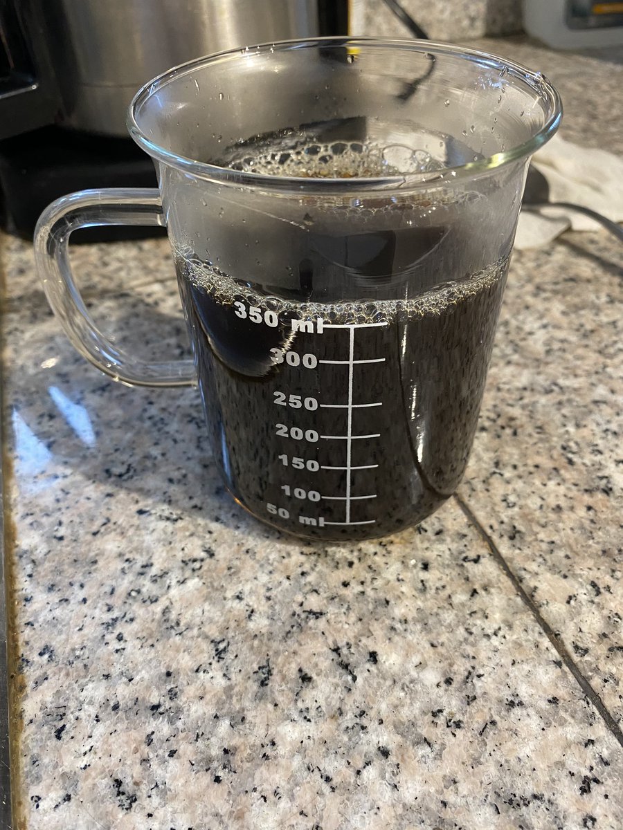 RossLabUC's tweet photo. Nerdy coffee drinking. 

#MondayMorning #NeedCoffee #BeakerMug https://t.co/itHWFTVFDn
