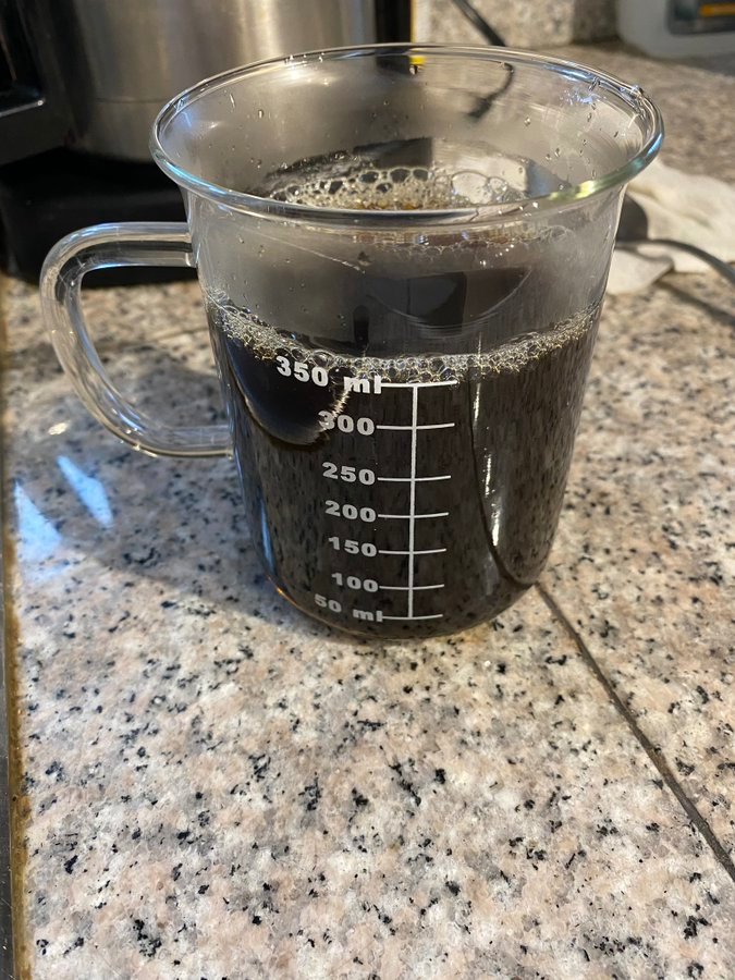 MarieSeiler6's tweet photo. Nerdy coffee drinking. 

#MondayMorning #NeedCoffee #BeakerMug https://t.co/8QblyZ1L9v