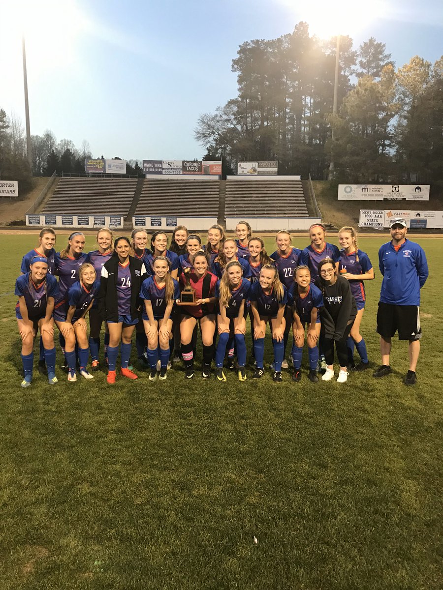 soccer_wfhs's tweet photo. @soccer_wfhs is at @HoggardWsoccer for the #FootballClubChallenge                       1️⃣ we are 💙🤍
2️⃣ our castle 🏰 
3️⃣ our fans 🔥
4️⃣ squad 🙌🏻.                                           You are up @LRHS_wsoccer https://t.co/2U14HcFPOI