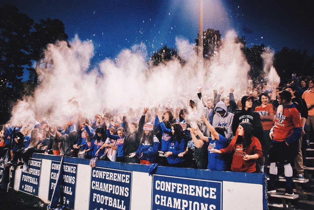 soccer_wfhs's tweet photo. @soccer_wfhs is at @HoggardWsoccer for the #FootballClubChallenge                       1️⃣ we are 💙🤍
2️⃣ our castle 🏰 
3️⃣ our fans 🔥
4️⃣ squad 🙌🏻.                                           You are up @LRHS_wsoccer https://t.co/2U14HcFPOI