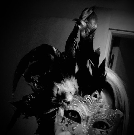 Hoy <a href="/telecincoes/">Telecinco</a> estrena #cincuentasombrasmasoscuras y en casa <a href="/MagiaAlegria/">Raúl Alegría</a> y yo tenemos todo listo para disfrutar de la peli luego de leer los libros. 🦹🏻‍♀️🦹🏻‍♂️💋🔥 #FiftyShades #FiftyShadesDarker #movies #YoMeQuedoEnCasa #QuedateEnTuCasa #StayAtHome #StayHomeSaveLives <a href="/mediasetcom/">Mediaset España</a>