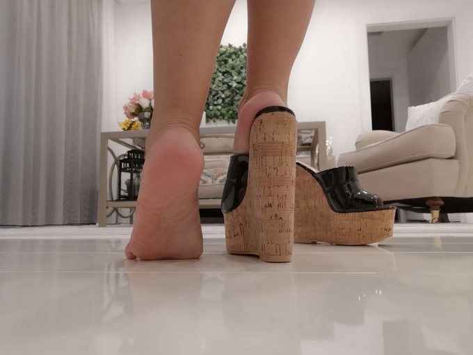 I am online right now on Skype! Add me for shows : https://t.co/9vRqOJsUT2 https://t.co/deO3fHD2Lm<a href="/tag/shoes"class="tags"><span>#shoes</span></a><a href="/tag/princess"class="tags"><span>#princess</span></a><a href="/tag/morning"class="tags"><span>#morning</span></a><a href="/tag/feet"class="tags"><span>#feet</span></a><a href="/tag/relaxing"class="tags"><span>#relaxing</span></a><a href="/tag/slave"class="tags"><span>#slave</span></a>