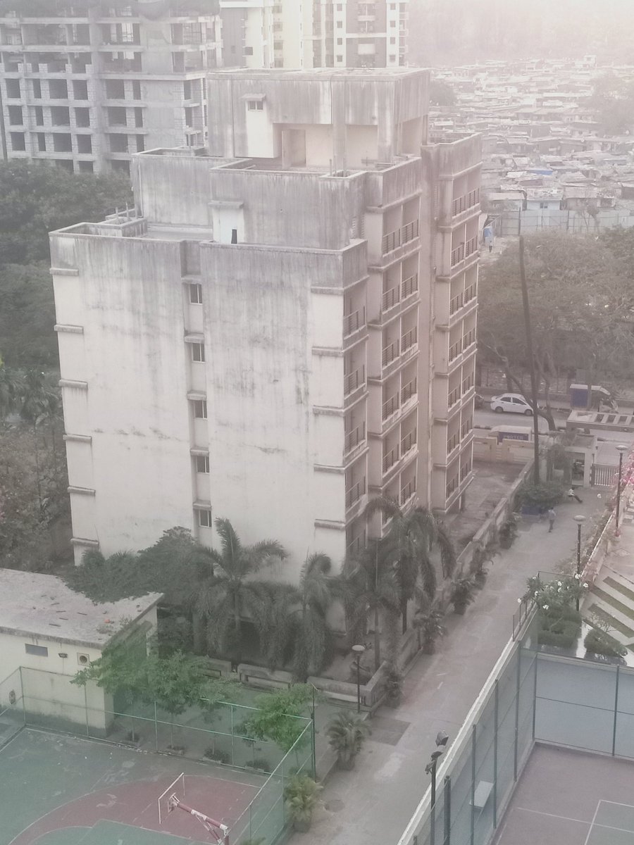 sam4chelsea's tweet photo. @mybmc @BhatkhalkarA 
I'm a resident of Lokhandwala Twnshp, Kandivli E. This 7-storey building situated between Spring Grove Tower n Living Essence could be temporarily converted into a Quarantine Centre with supply of basic amenities. Residents ready for  cooperation @M_a_n_a_s https://t.co/qvArm88bYD