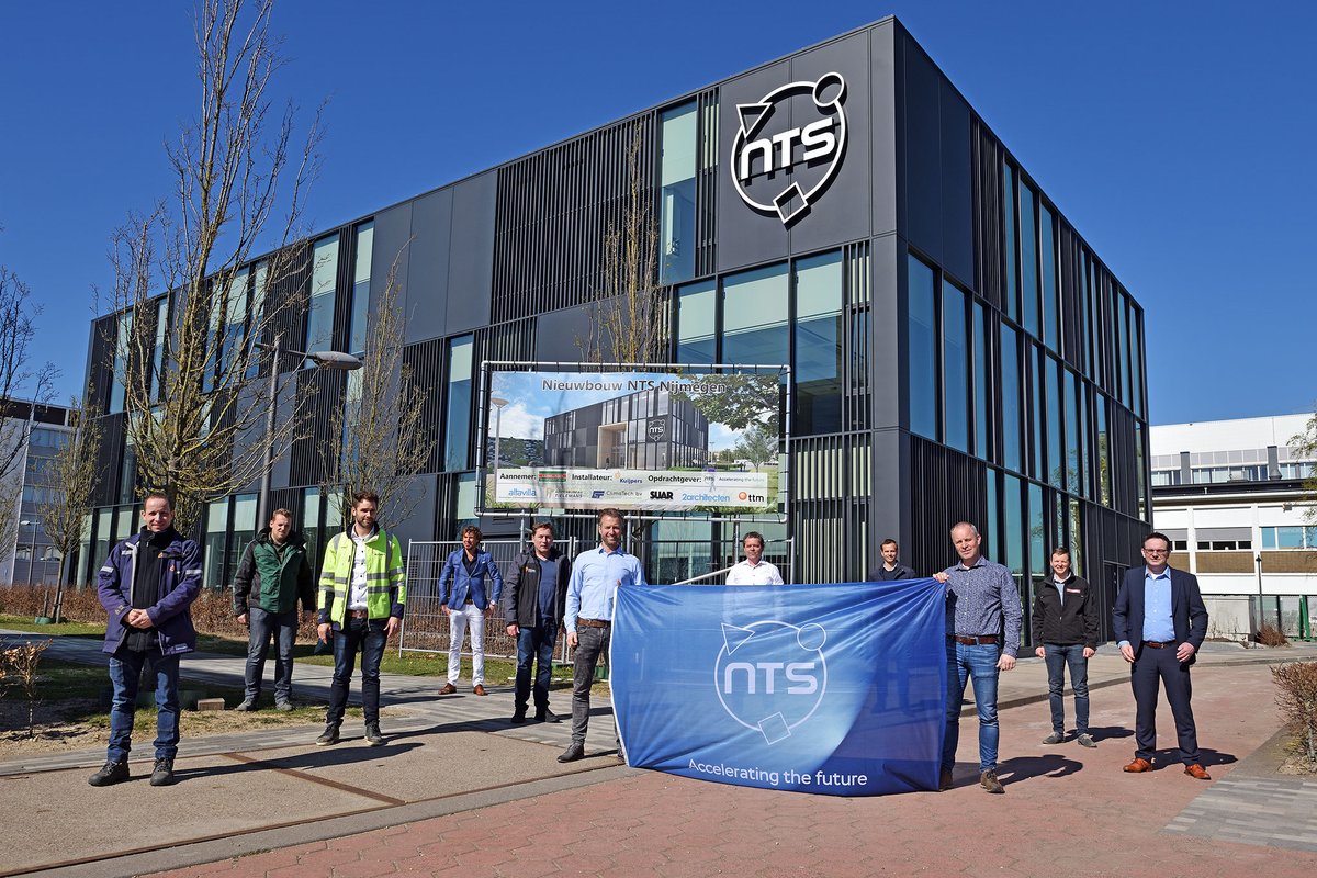 Dinsdag 31 maart 2020 hebben wij de nieuwbouw voor NTS met kantoren en cleanroom faciliteiten op de NovioTech Campus in Nijmegen opgeleverd. Wij zijn trots op het resultaat en op het bouwteam.  Het totale project is, na een vliegende start, in slechts 10 maanden gebouwd.