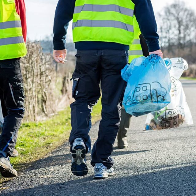 Don't throw away your garbages! 🚫 During the lockdown, we can see more garbages of all kinds in the streets and parking areas. We keep on the fight with our client walloniepluspropre, through a dedicated campaign ♻️ More info on the ➡️ link in bio ​
​#ribbonagency #socialmedia #