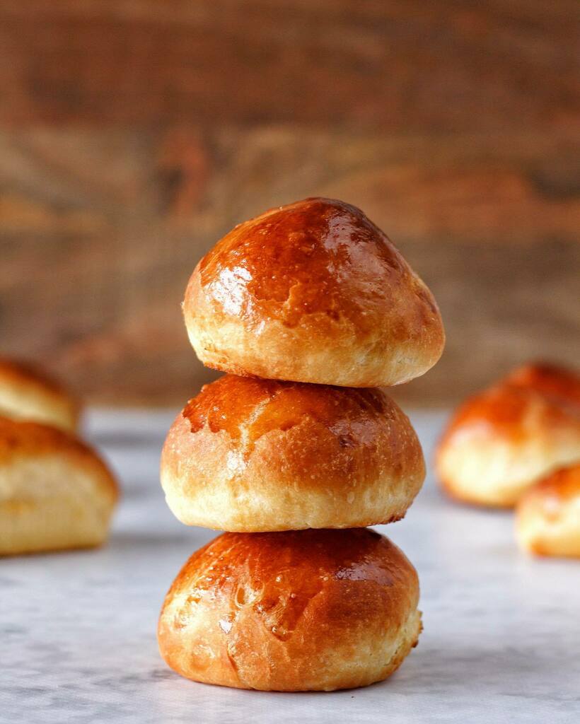 AliceBakery_es's tweet photo. Mini bollitos de brioche francés🥖🇫🇷. Una delicia para tomar en cualquier momento del día: para desayunar, a media mañana o para merendar. ¿Te animas a prepararlos?
Te dejo la receta más abajo⬇️
#YoMeQuedoEnCasa
•
•
#brioche #briochefrances # bollitos… https://t.co/FpntFQG7gs https://t.co/OPdraG212I