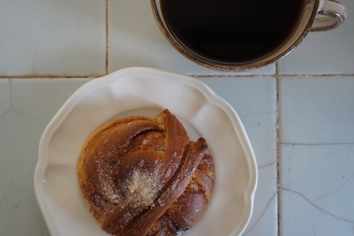 webreadwinners's tweet photo. Working from Home week with a cinammon bun and a coffee makes it much easier!
- they're delicious⠀
- you're supporting newly arrived refugees to stay connected and stay safe⠀
- they're (very carefully) delivered to your door⠀

https://t.co/JWD8BIHjx6

#deliverylondon https://t.co/fOInl5EN8E