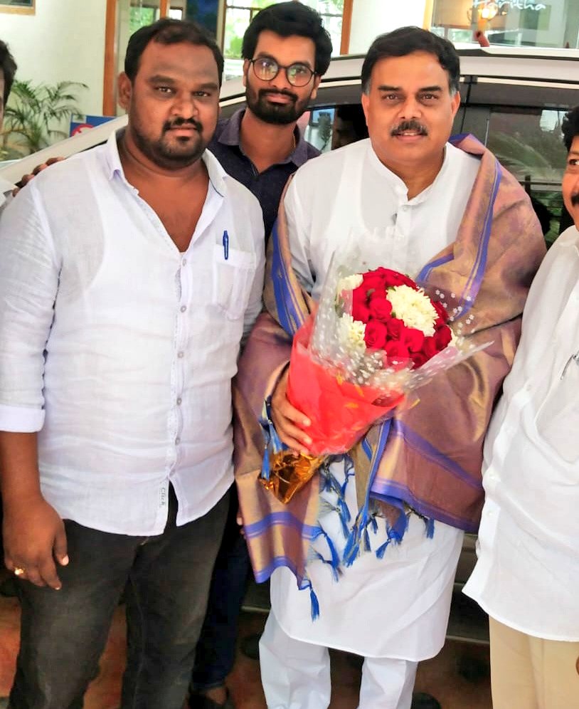 nagamaneendra's tweet photo. Happy Birthday Manohargaru @mnadendla https://t.co/cSLdzO4gxz