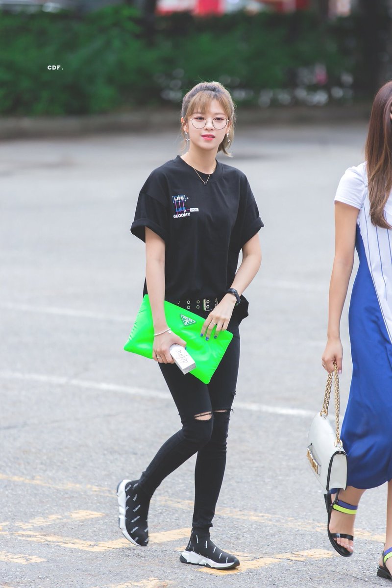 Jeongyeon’s best outfits ; a thread