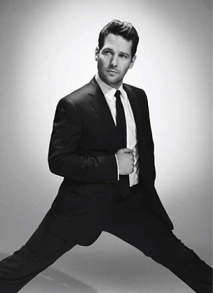 Happy 51st birthday to Paul Rudd.

This picture was taken either last week or 1999.  The man doesn\t age. 
