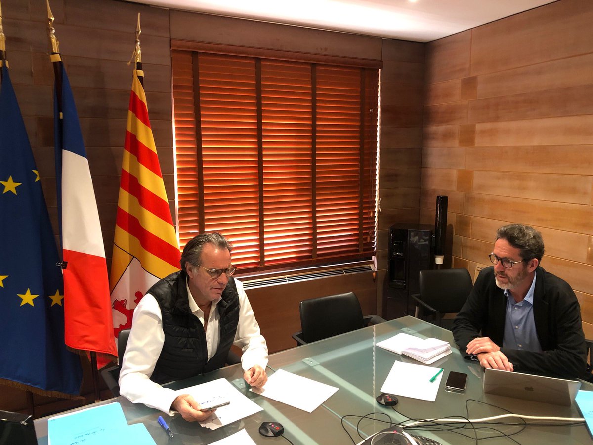 Nous n’abandonnerons aucune entreprise, aucun salarié! Les <a href="/Regionsdefrance/">Régions de France</a> aux côtés du Gouvernement: <a href="/BrunoLeMaire/">Bruno Le Maire</a> vient de confirmer que l’engagement des Régions dans le Plan national de solidarité se fera bien en crédits d’investissement ! Merci pour cette avancée majeure.