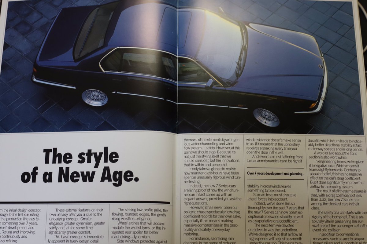 19bmw5i 右ハンドルといえば Uk仕様のカタログだけ写真を反転させハンドル位置を変えていた時期がありました Uk版 社内カタログ言語コード 21 とjpn版 同 70 の比較 同じ英語表記でも一般輸出版 同 は左ハンドルのままの写真が使われています