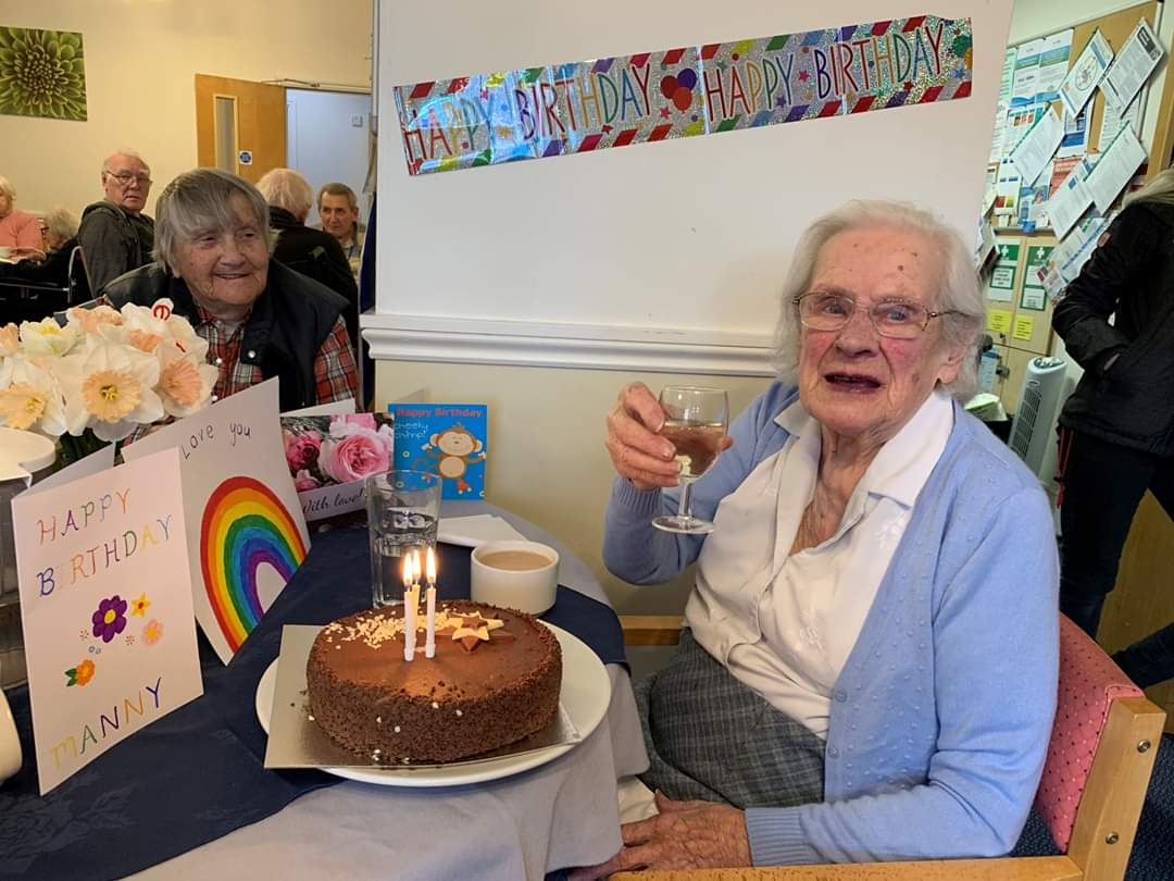 torcare's tweet photo. A belated @torcare Happy Birthday to the wonderful Margaret Sellick who is now 95 years young! :) #torcare #carework #birthday #cake #cornwall #residents https://t.co/hj4uedUeAt