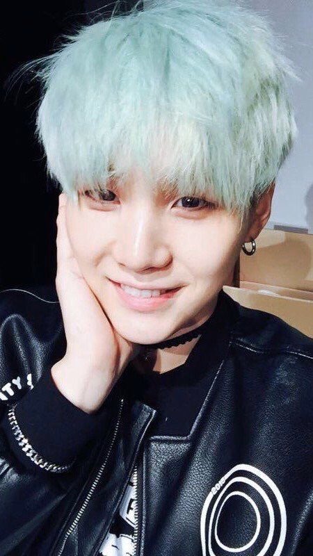 robot_blue's tweet photo. はぁーミントユンギまたやってこないかな💓好きだなぁこの色💚💚
 #BTS #SUGA #슈가 #Mintsuga #방탄소년단 @BTS_twt https://t.co/aIdzt3TsVM