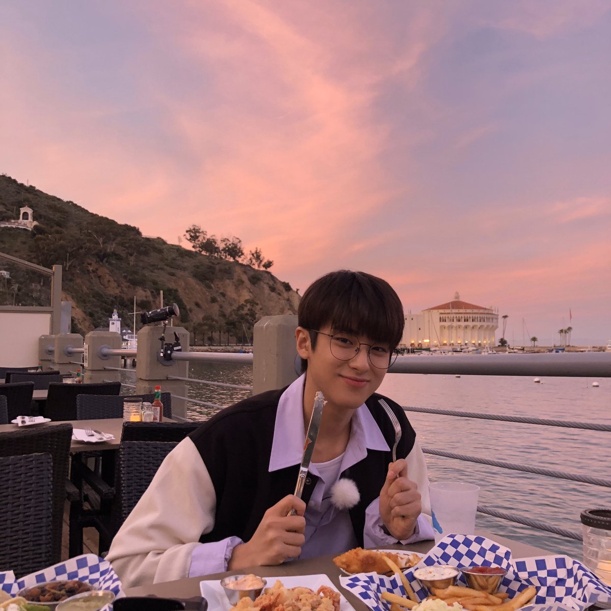 minkyu_0312's tweet photo. [💌NOTICE]
우정즈의 인싸투어 Like it📸

잠시 후 오후 6시
✔️ https://t.co/xYRTjyC25Q
Seezn 앱에서 오늘도 만나요💛

#김민규 #민규 #KIMMINKYU 
#이진혁 #이세진 #우정즈의인싸투어
#LikeIt #Seezn #시즌 https://t.co/SqPqqLX1cv