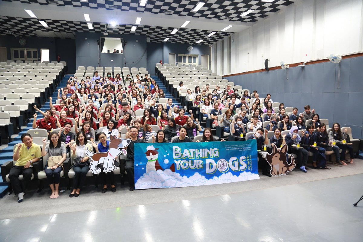 ReviewCMU's tweet photo. วันนี้เมื่อปีที่แล้ว (6 เมษายน 2562)
กิจกรรม "Bathing Your Dogs"
ภาพบรรยากาศอาบน้ำ #สิงโตแมสคอม และน้องหมา มช. ที่แมสคอม มช.
จัดกิจกรรมโดยทีมอาจารย์และทีมงานคณะสัตวแพทยศาสตร์ มช. ในโครงการ #MACMU
เพิ่มเติม : https://t.co/dPQSoIMINd
#ทีมมช
#พี่เตี้ย https://t.co/dMApPoVnWs