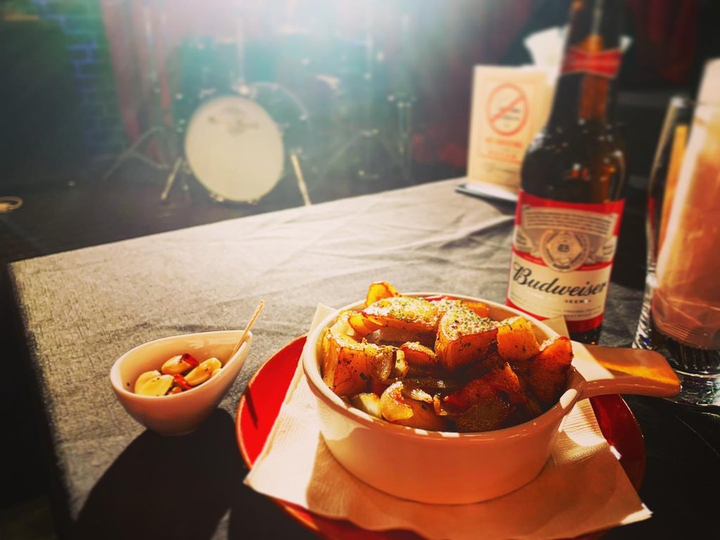 Mojo Moja おつまみがもう一品欲しい方は 特製にんにくピクルス 丁寧に下処理したにんにくを 継ぎ足し しているピクルス液にじっくり漬け込んだ自信作 加熱処理もしていますので ニオイも気になりません Mojomojaのグラメ 他にも