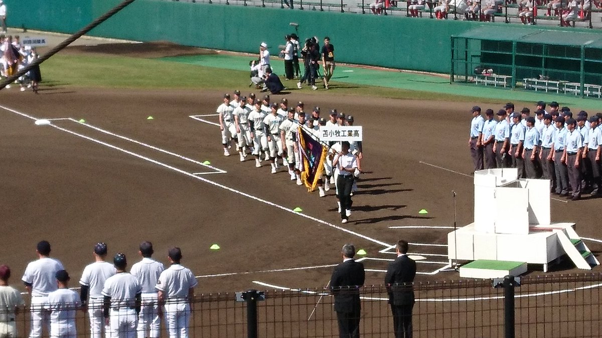 AuO87JmRgA3yvzv's tweet photo. 北海道 球春プレイバック～春は必ず訪れる

苫小牧工業高校 23年ぶり14回目の出場

23年ぶりに聖地円山へ。そこからの準優勝は多くの道民に勇気と元気を与えてくれた。札国際との準決勝に勝利した後、スタンドで観戦されていた歴代のOBが一つになって校歌を歌っていた姿は今でも忘れない光景。 https://t.co/rNho21ZMHY