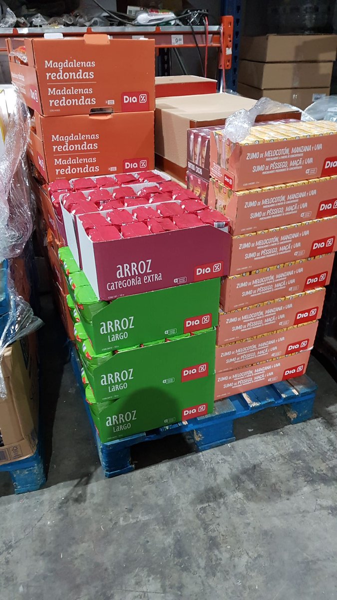 BancoAliMelilla's tweet photo. A todas las maravillosas personas que forman parte de la compañía de teatro @Bombalurina_mel agradecemos el gesto solidario y responsable de donación de alimentos de primera necesidad llevado a cabo a través del Telemaratón organizado por @tvmelilla 
#EsteVirusLoParamosUnidos https://t.co/dxQfMwxb7X