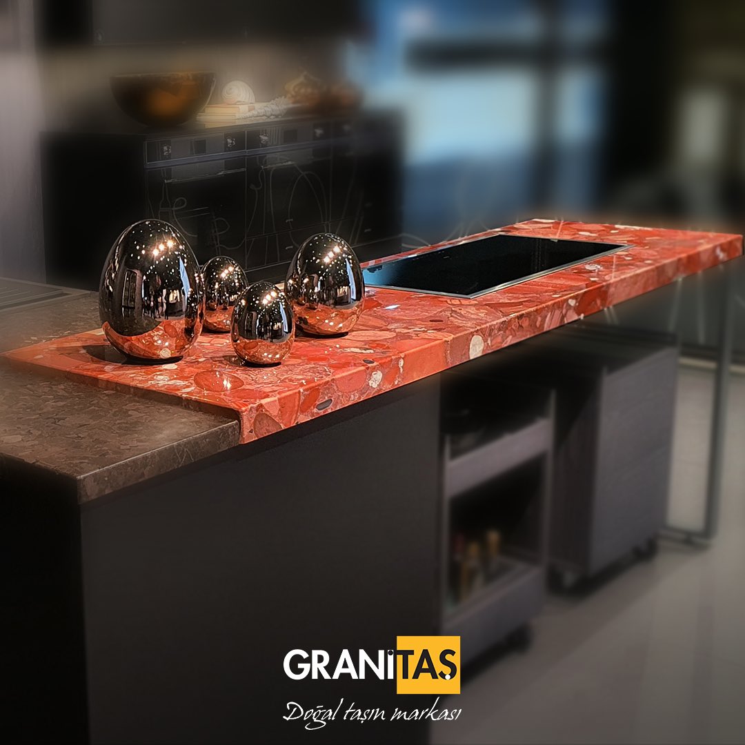 GranitasTurkiye's tweet photo. Mutfaklarınızda daha fazla zaman geçirdiğiniz bu günlerde Red Fantasy de şıklığı ile yanınızda! #Granitaş #DoğalTaşınMarkası #DoğalTaş #Granit #Mermer #Onyx #Traverten #ButikTaş #MimariProje #Dizayn #Mimari #İçDekorasyon #Proje #RedFantasy #Mutfak #Kitchen #LineaDecor #EvdeKal https://t.co/1ASQioTmSh
