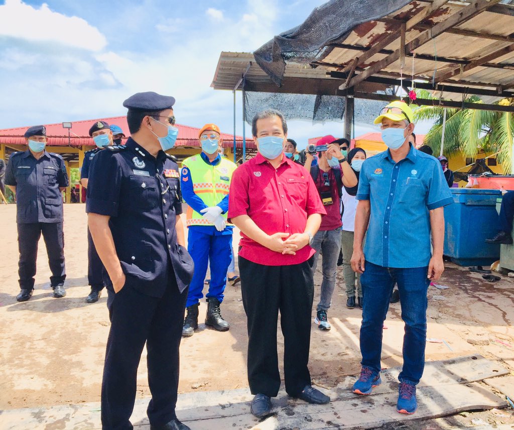 LkimKedah's tweet photo. Lawatan YB Tuan Azman Bin Nasrudin, Pengerusi Jawatankuasa Pertanian Dan Industri Asas Tani Negeri Kedah Ke Pasar Bisik Kuala Muda, Kedah Bagi Meninjau Operasi Nelayan Semasa Perintah Kawalan Pergerakan https://t.co/mF7gftyk1l
