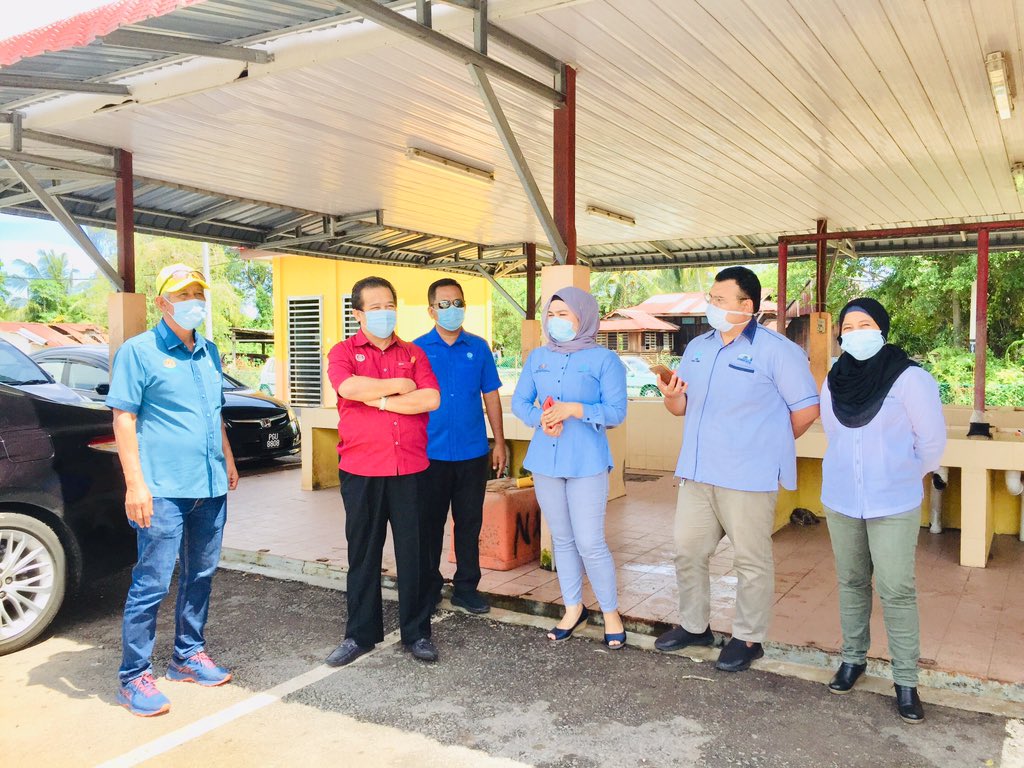 LkimKedah's tweet photo. Lawatan YB Tuan Azman Bin Nasrudin, Pengerusi Jawatankuasa Pertanian Dan Industri Asas Tani Negeri Kedah Ke Pasar Bisik Kuala Muda, Kedah Bagi Meninjau Operasi Nelayan Semasa Perintah Kawalan Pergerakan https://t.co/mF7gftyk1l