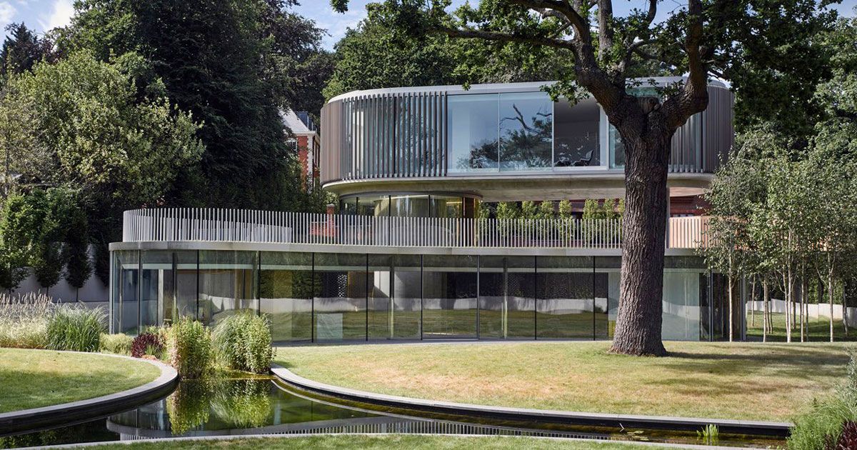 curved glass façades articulate eldridge london's 'house in coombe park'
designboom.com/architecture/e…