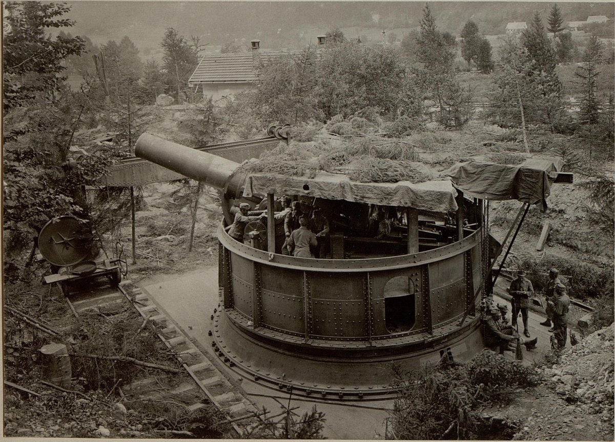 8: 42 cm L/15 Küstenhaubitze M. 14.With each shell weighing 1,020 kg., this was the biggest gun in the arsenal of the Austro-Hungarian Army. The gun itself weighed 105,000 kg.! Size is impressive, but also a bit impractical, hence the relatively low ranking on the list.