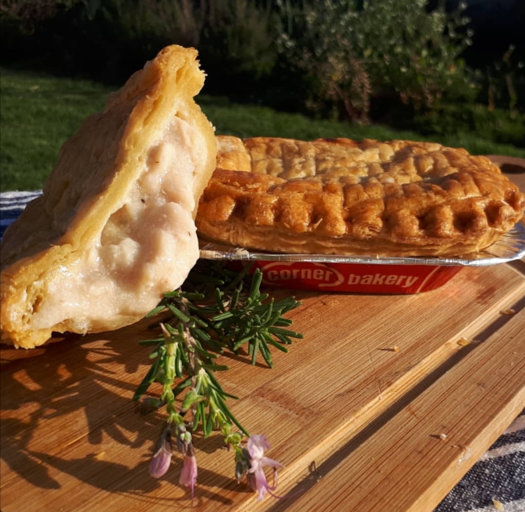 We can smell the flavour coming from your kitchen! We heard you are quite the chef at home! We’d love to see what you are cooking up Corner Bakery Family…
Drop us a picture of your meal below: #Stayhome #foodphotography #foodpics #CornerBakerySA #engencares  #Day11ofLockdown