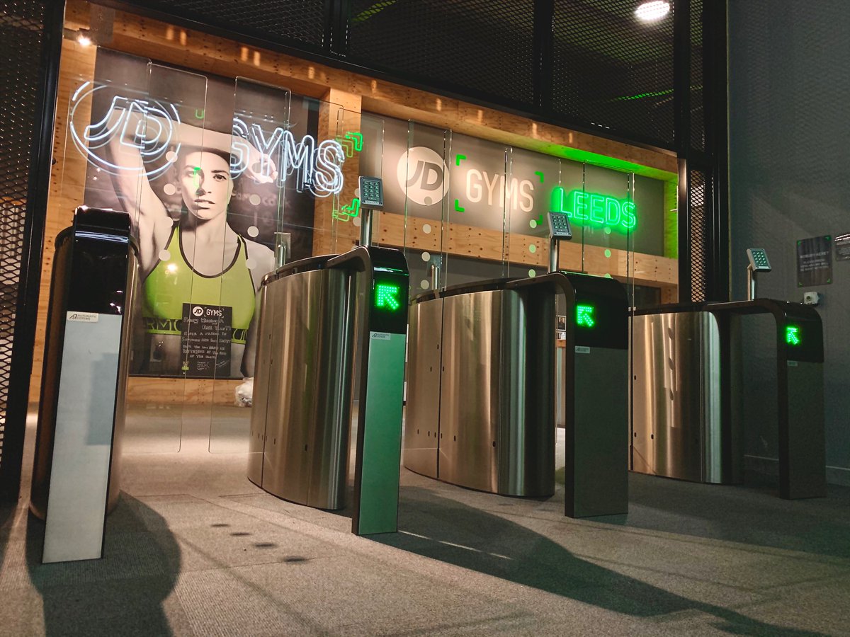 Turn back time.....to our first installation of <a href="/AutomaticSystem/">AutomaticSystems</a> Smart Lane with 1.9m toughened glass panels and enhanced detection! Amazing kit in another amazing <a href="/JDGyms/">JD GYMS</a>. #speedlanes #security #turnstiles