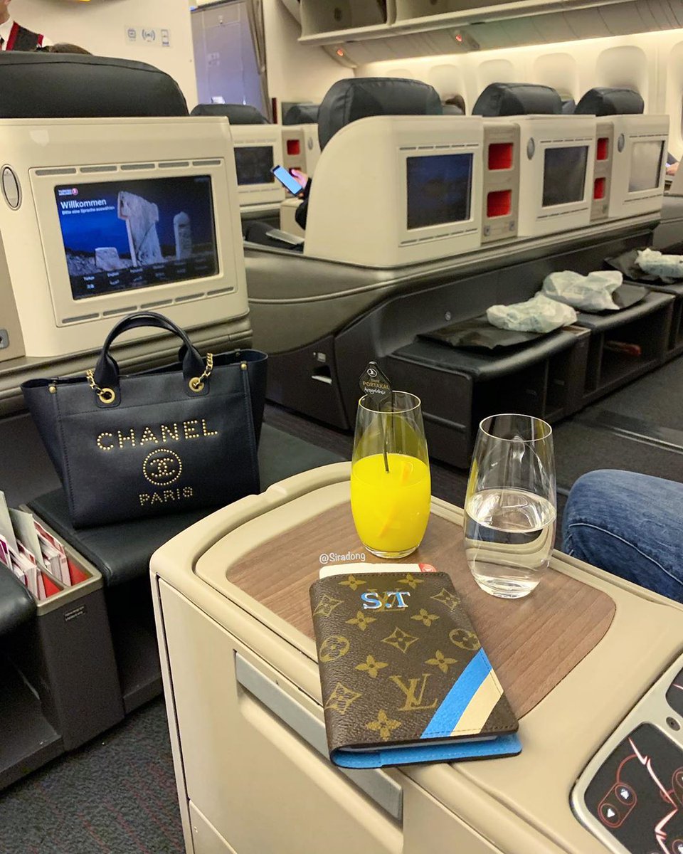 BCFlightsUK's tweet photo. ✈️ #Throwback “Candlelight, dinner high above the clouds.” with @turkishairlines

🖲 Visit 🌐 https://t.co/HYKhO6fRXB

#BusinessClassLounge #entrepreneurlifestyle #firstclass #firstclassflight #businessclass #champagne #luxuryworldtraveller #luxuryvacations https://t.co/i9tKLkssPx