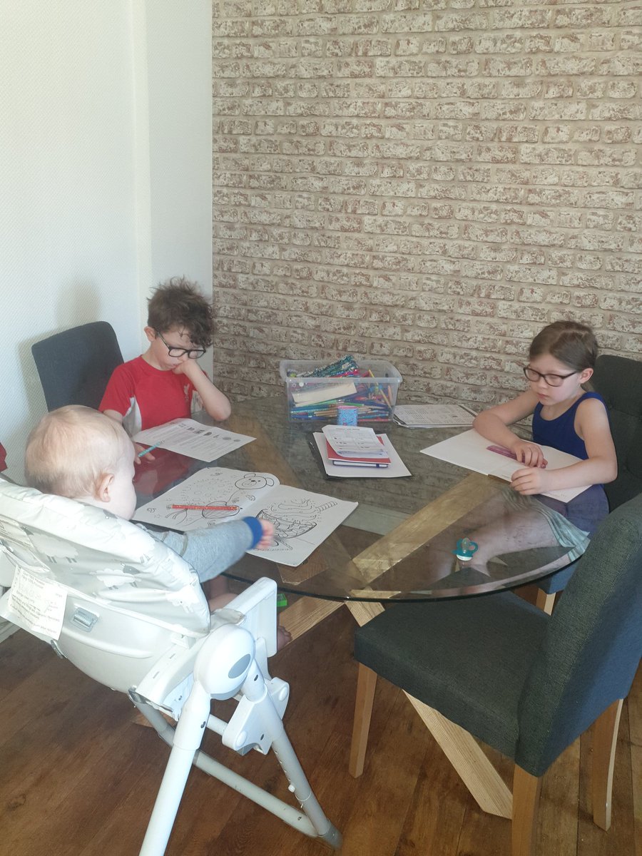 le_drury14's tweet photo. MUM 1- 0 KIDS.

Freddie and Ava are blissfully unaware that it is the Easter Holidays! 🙈😂🐇🥚

@KSInfants @SchoolKirk https://t.co/rMm19pvysO