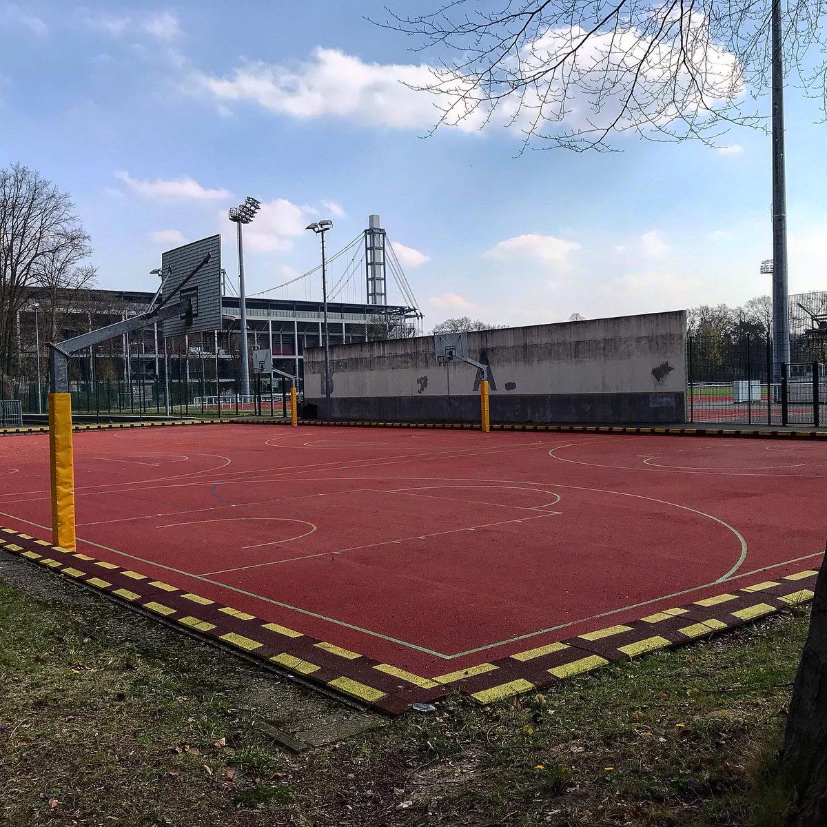 SpohoKoeln's tweet image. Wie es wohl auf den Trainingsanlagen der #Spoho aussieht, fragt die @h_bonnrheinsieg. Danke für die Nominierung. 😊Hier unser #emptycampus... #StayHome #wirbleibenzuhause #coronavirusdeutschland