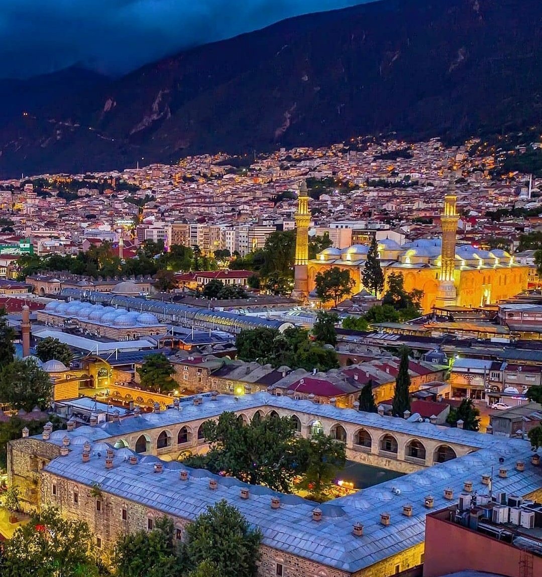 Bursa'nın fethinin 694. yıl dönümünü kutluyor, fethin sultanlarını ve aziz şehitlerimizi saygı ve rahmetle anıyorum.
#BursanınFethi