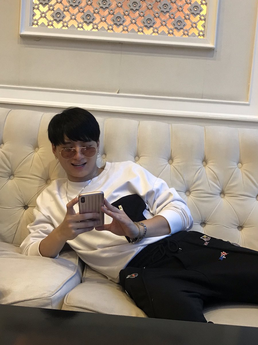 Nantanamam2410's tweet photo. @Kazzmagazine @MeenThi_ คริส พีรวัส แสงโพธิรัตน์ https://t.co/rgcwiRPEJi