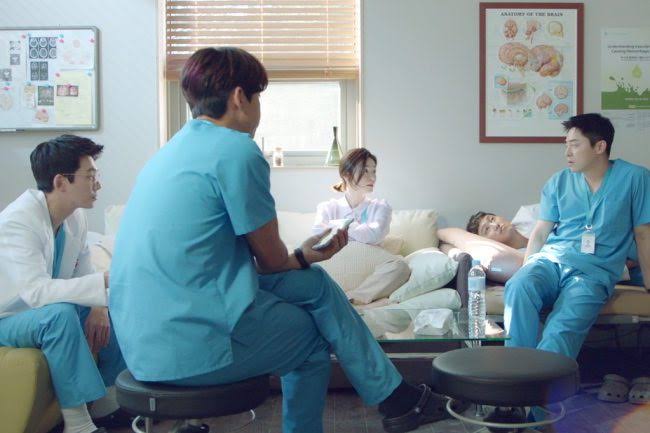 songhwa's room is the new taek's room  #HospitalPlaylist