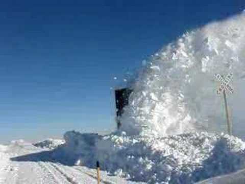 raulbr14's tweet photo. [VIDEO] Tren? en la nieve https://t.co/r2mR20NTce https://t.co/FeAxBKx2Jq