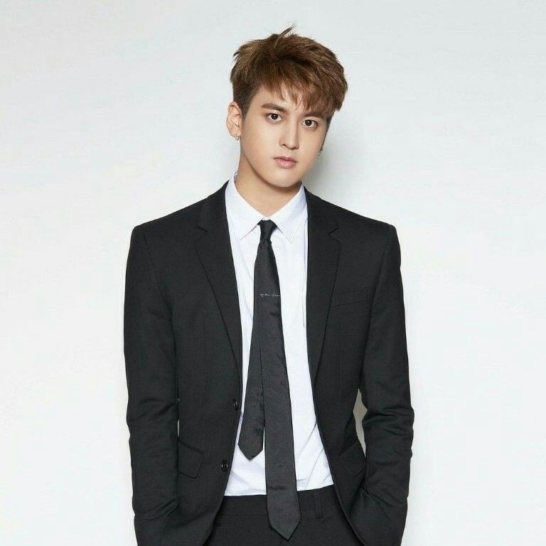 180cm 넘는 남돌봇 tweet media