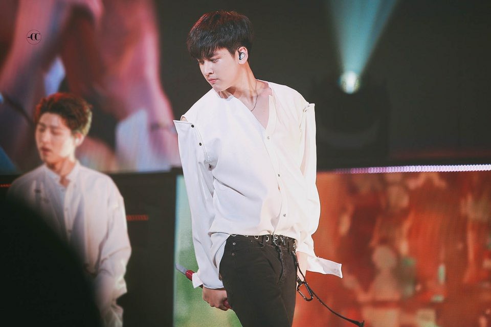 180cm 넘는 남돌봇 tweet media