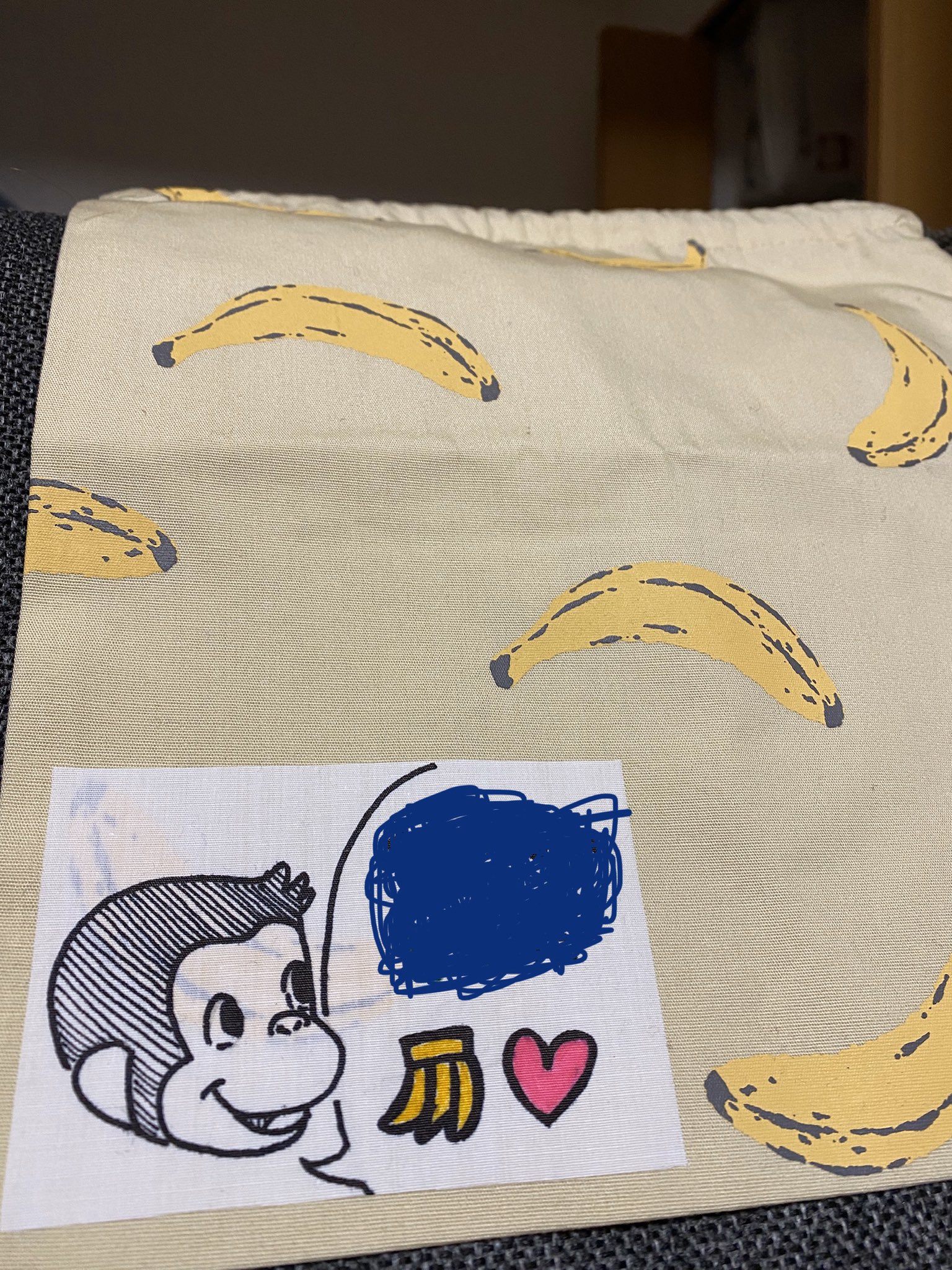 Aya おさるのジョージの巾着なかったから 安い巾着買ってそれっぽくしてみた 息子が喜んでくれた 入園準備 おさるのジョージ 名前付け 手書きイラスト Aya おさるのジョージの巾着なかったから 安い巾着買ってそれっぽくしてみた 息子が喜んでくれた 入園準備 おさるのジョージ 名前付け 手書きイラスト