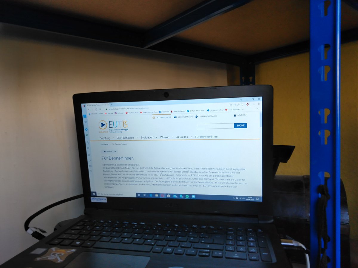 DeathGesm98's tweet photo. #homeoffice Tag 16 
Es sind wieder viele beratungsanfrage reingekommen zwecks dem neue #BTHG und #Corona welch ein Wunder 😅
Ich mache mich sofort an die Arbeit um eure Anfragen zu bearbeiten 

Wer mehr über meine Hauptarbeit erfahren will Infos unter:

https://t.co/VykwPEaV6K https://t.co/vGoWt57gxe