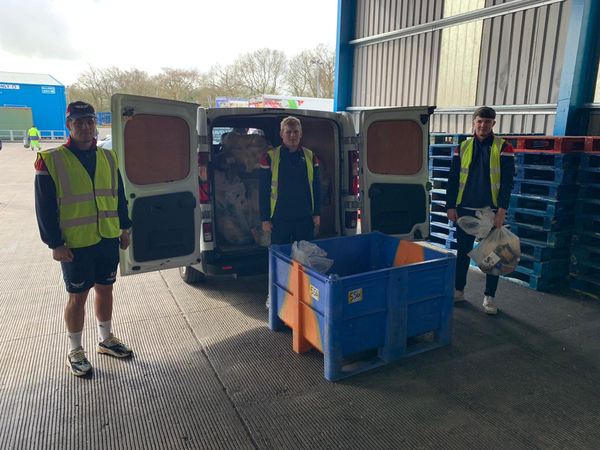 Scarlets Community Foundation (@cymunedscarlets) on Twitter photo With a helping hand from @Kieran_Hardy9 <a href="/osianknott5/">Osian knott</a> <a href="/jacmogs7/">Jac Morgan</a> this morning at the <a href="/castellhowell/">Castell Howell Foods</a> depot in Cross Hands the care packages are making their way door-to-door!
Diolch i chi fechgyn am helpu!
#YnyGymuned #ScarletsCommunity With a helping hand from @Kieran_Hardy9 <a href="/osianknott5/">Osian knott</a> <a href="/jacmogs7/">Jac Morgan</a> this morning at the <a href="/castellhowell/">Castell Howell Foods</a> depot in Cross Hands the care packages are making their way door-to-door!
Diolch i chi fechgyn am helpu!
#YnyGymuned #ScarletsCommunity
